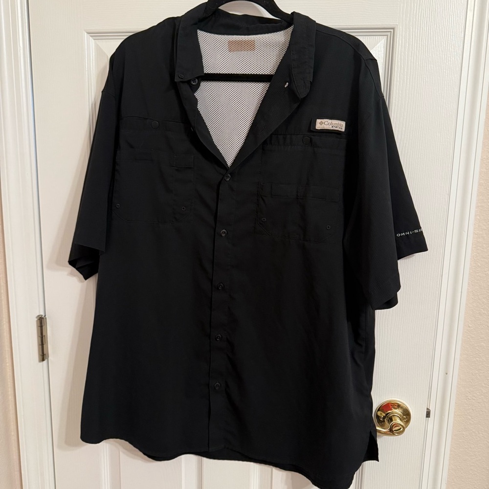 Columbia Men's Black Short Sleeve Shirt